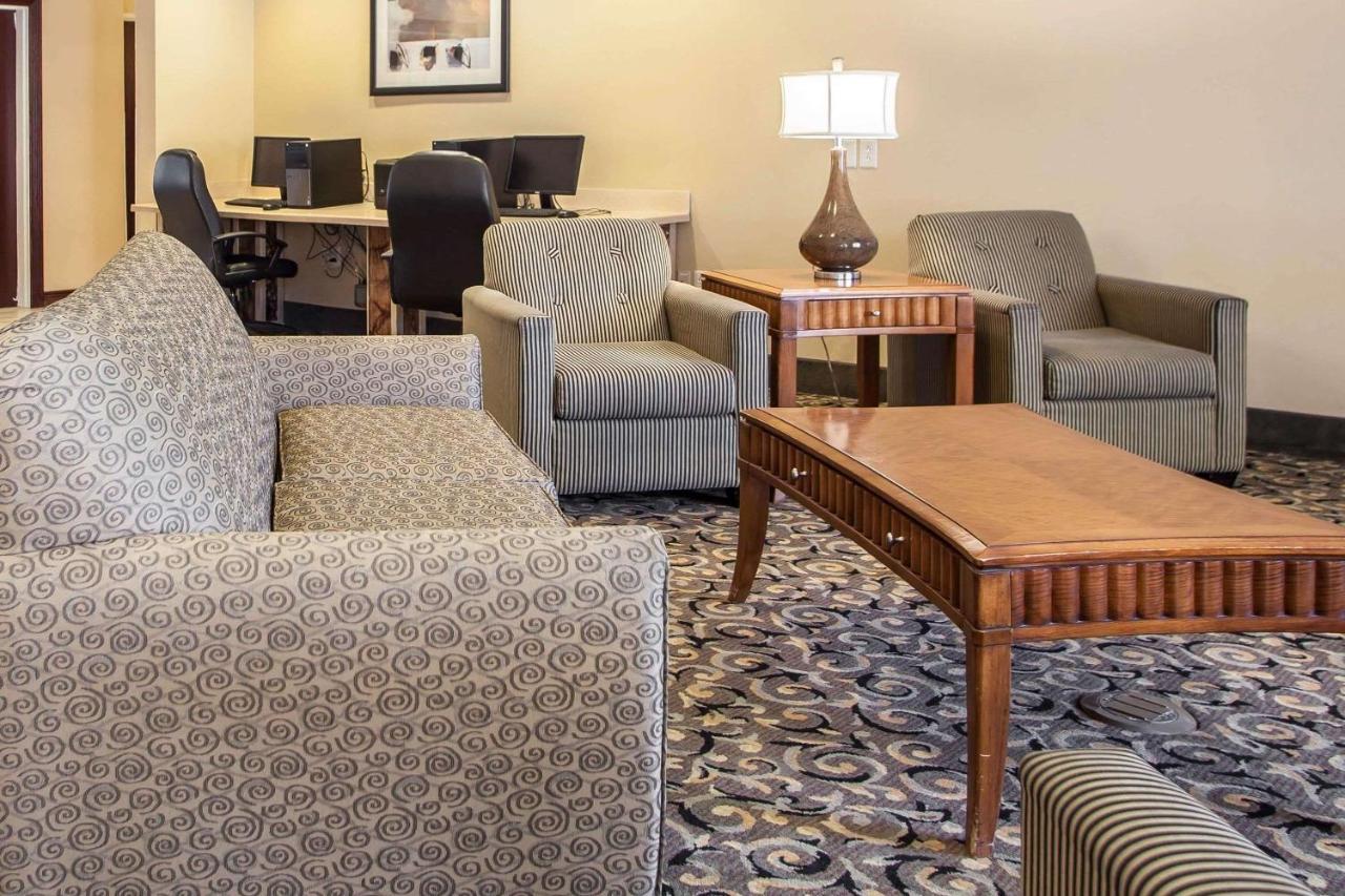 Comfort Suites Bloomington I-55 And I-74 Экстерьер фото