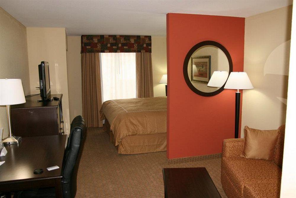 Comfort Suites Bloomington I-55 And I-74 Экстерьер фото