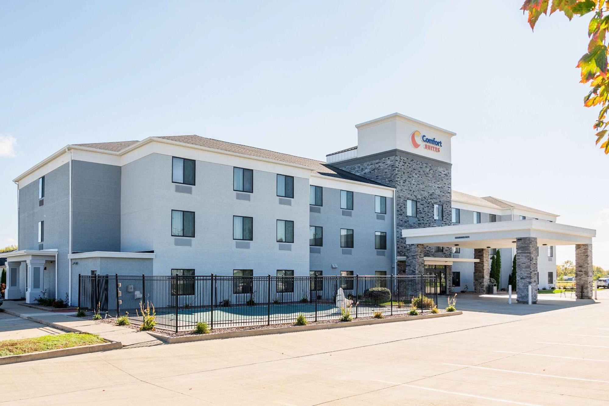 Comfort Suites Bloomington I-55 And I-74 Экстерьер фото