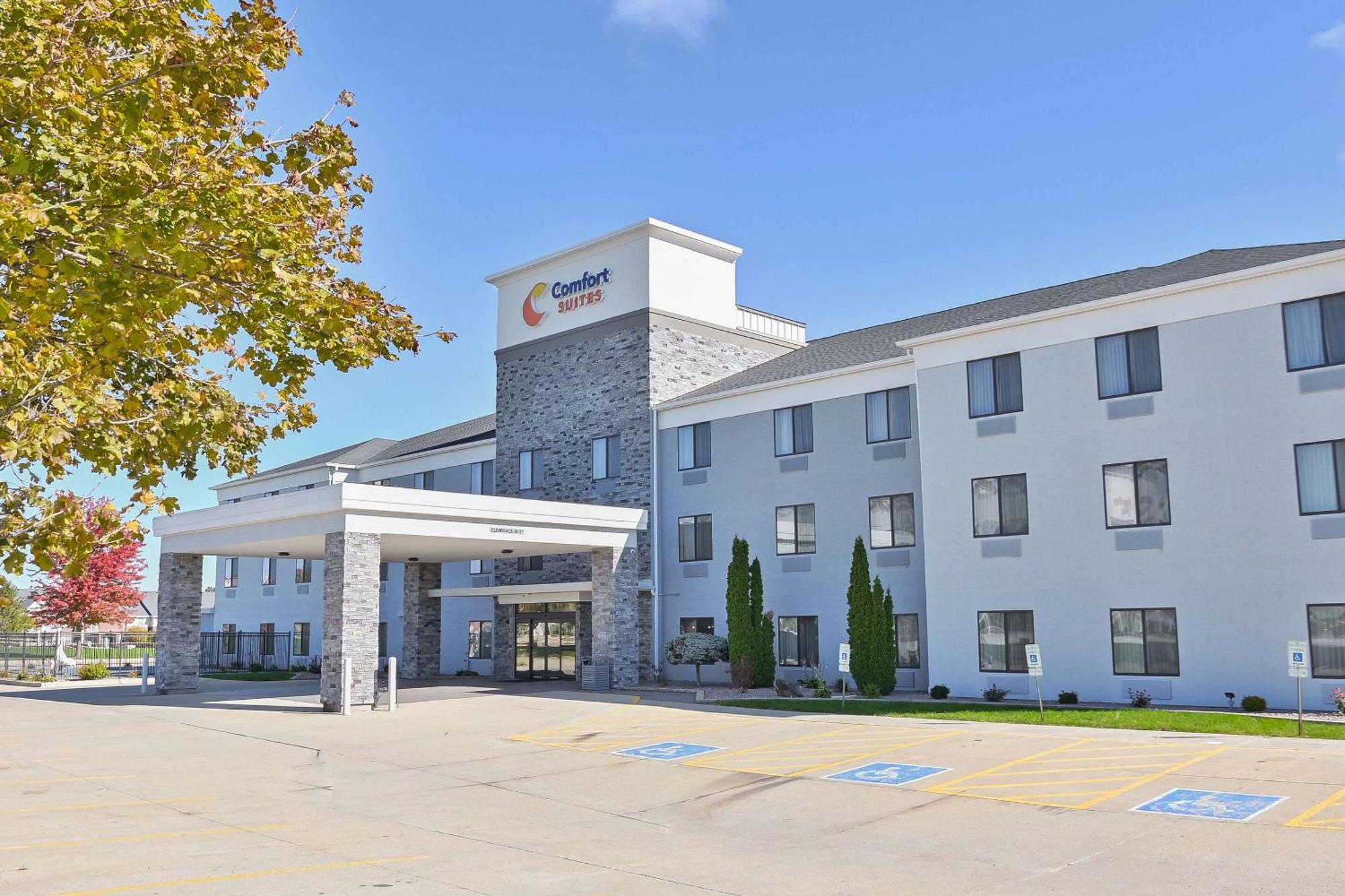 Comfort Suites Bloomington I-55 And I-74 Экстерьер фото