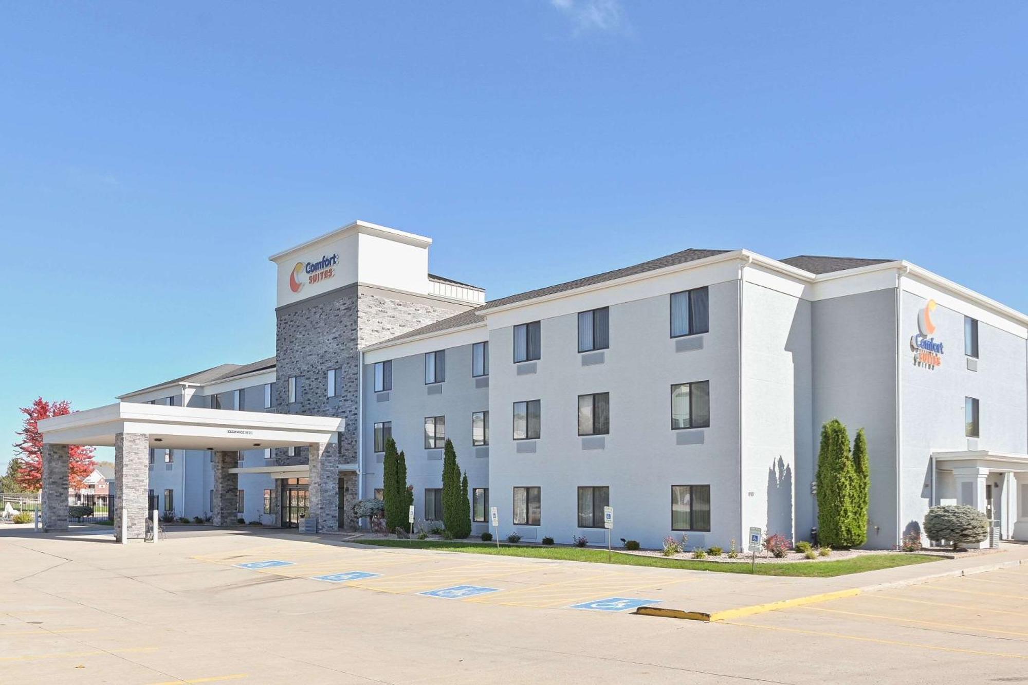 Comfort Suites Bloomington I-55 And I-74 Экстерьер фото