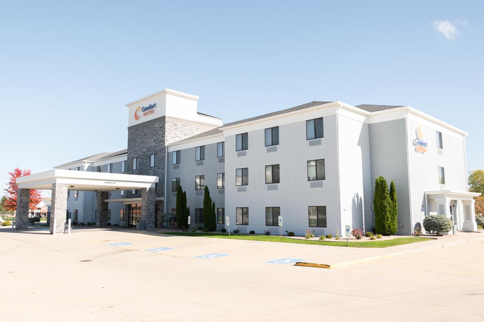 Comfort Suites Bloomington I-55 And I-74 Экстерьер фото