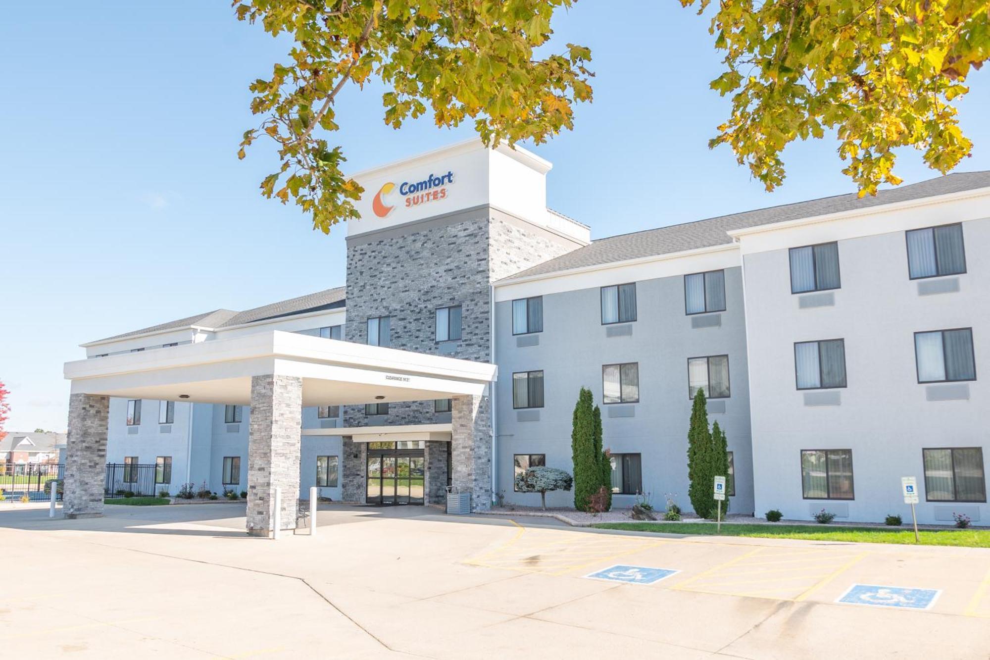 Comfort Suites Bloomington I-55 And I-74 Экстерьер фото