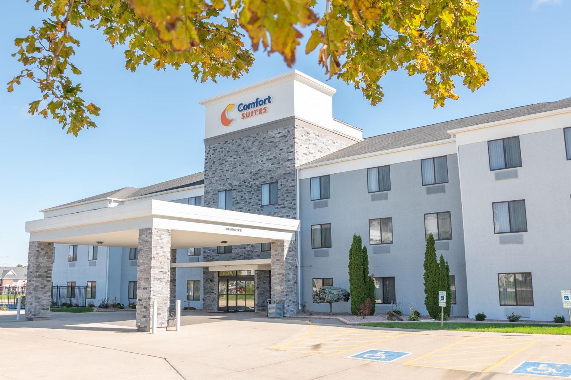 Comfort Suites Bloomington I-55 And I-74 Экстерьер фото