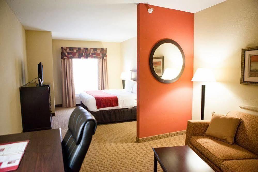 Comfort Suites Bloomington I-55 And I-74 Экстерьер фото